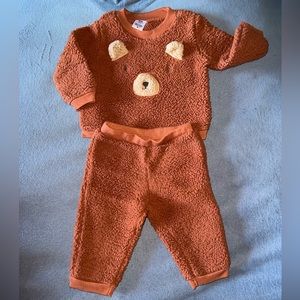 Fleece Two piece matching set. Baby 3 to 6 months.